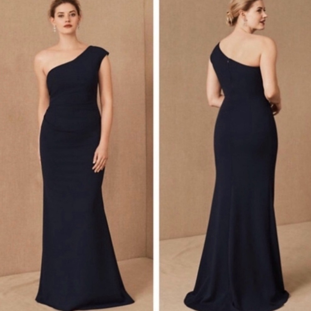 Elegant Black One-Shoulder Evening Gown